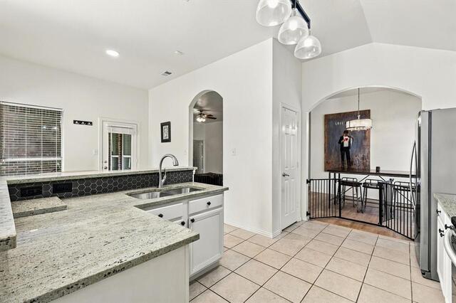 3906 Canton, Court Denton, TX photo 9