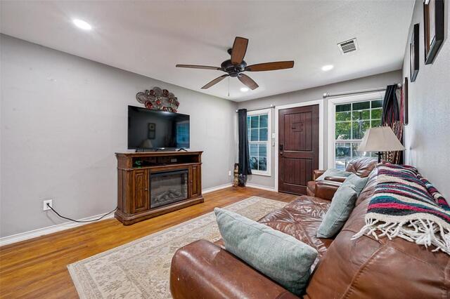 1008 E Russell, Avenue Carrollton, TX photo 5