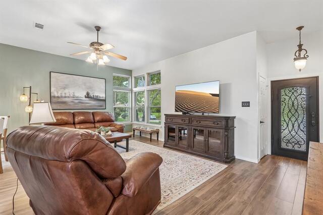 2031 Greenstone, Trail Carrollton, TX photo 4