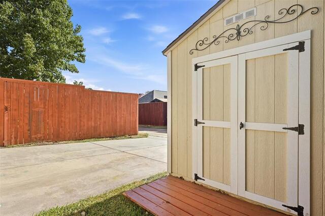 841 N Old Orchard, Lane Lewisville, TX photo 32