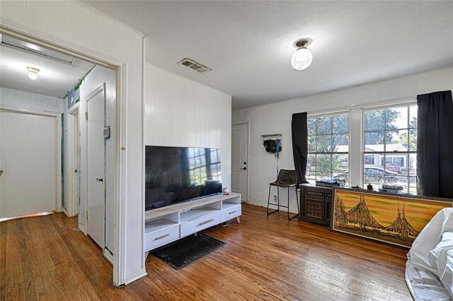 1007 E Russell, Avenue Carrollton, TX photo 2