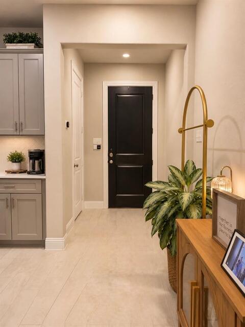 585 Hutchinson, Lane Lewisville, TX photo 2