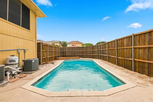2923 Menlo Park, Lane Carrollton, TX photo 3