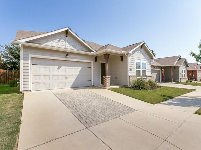 2217 Paxton, Way Denton, TX photo 2