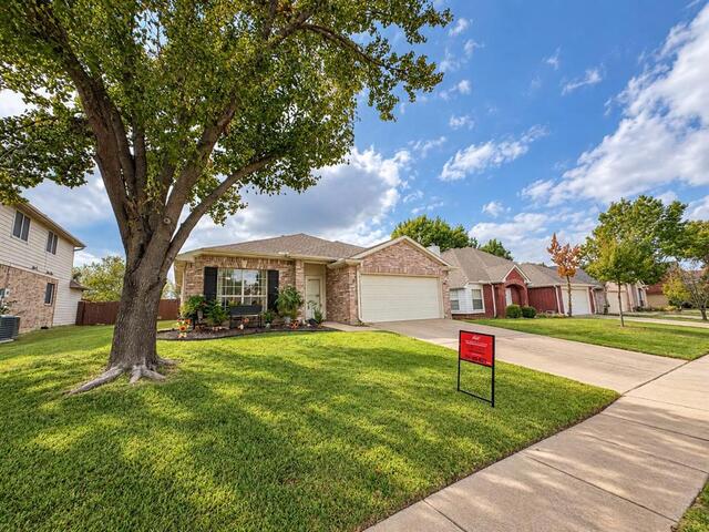 7616 Sunburst, Trail Denton, TX photo 3