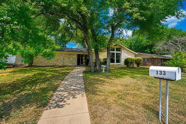 133 Oakhurst Drive, Bedford, TX image