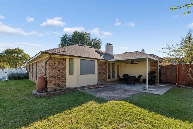 2051 Robin Hill, Lane Carrollton, TX photo 24