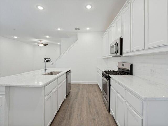 1024 Thomas, Place Carrollton, TX photo 3