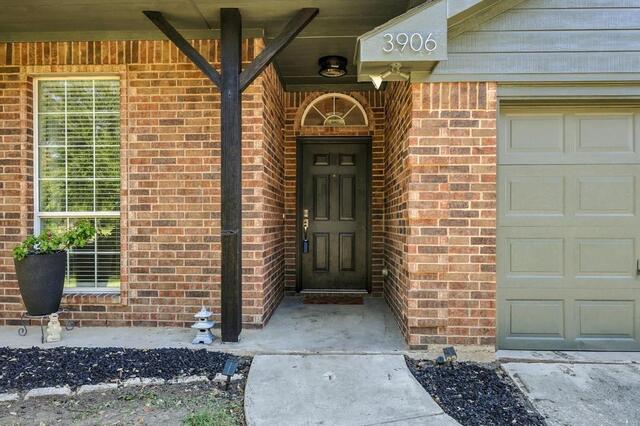 3906 Canton, Court Denton, TX photo 2