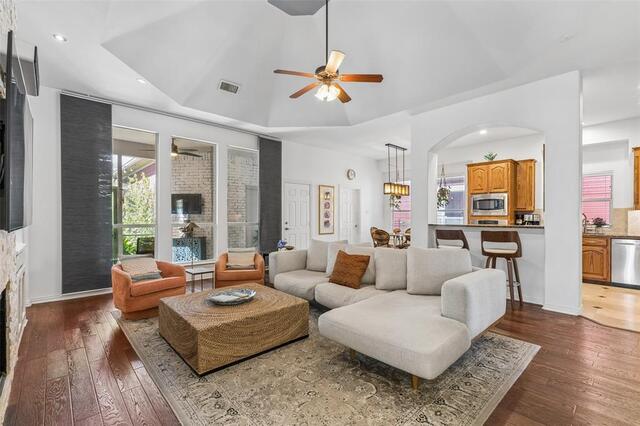 1808 Auburn, Drive Carrollton, TX photo 4