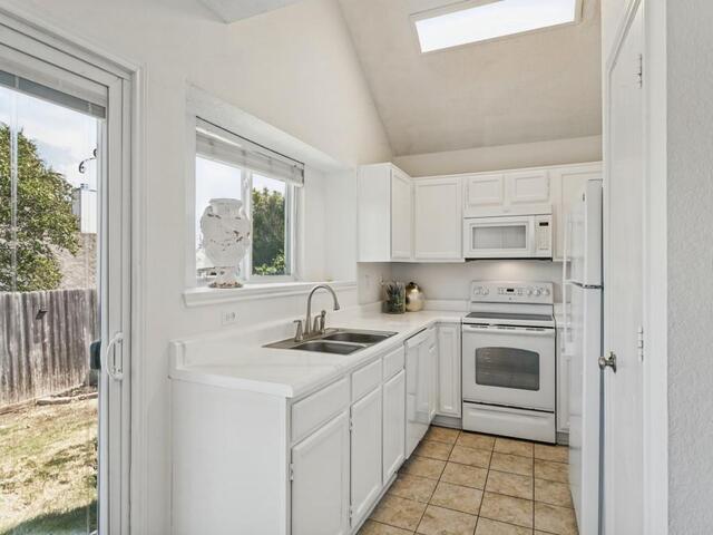 953, Ramblewood Lewisville, TX photo 7