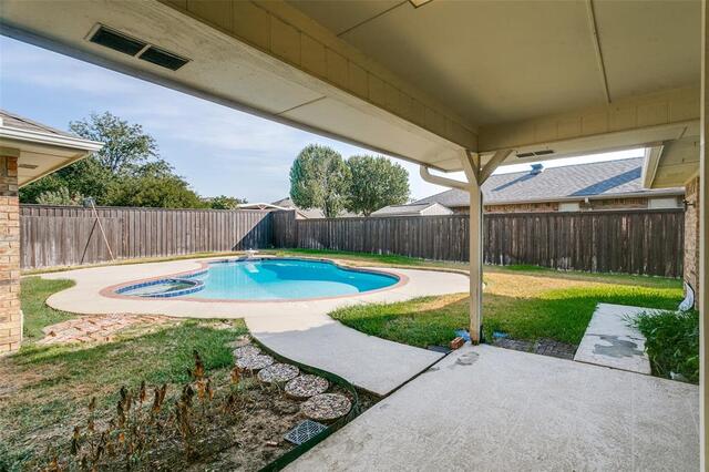 1927 E Branch Hollow, Drive Carrollton, TX photo 22