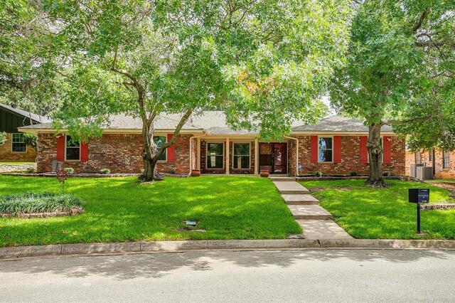 1800 Briarcrest Lane, Arlington, TX image