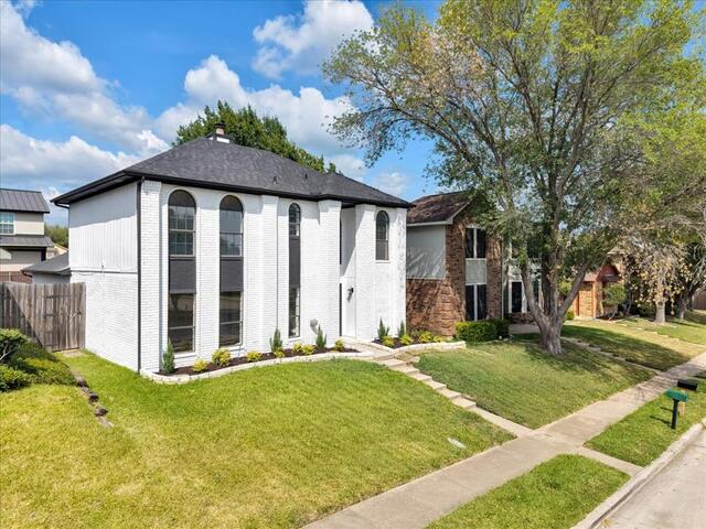 2237 Greenview, Drive Carrollton, TX photo 3