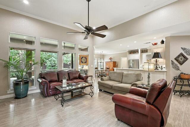 109 Visalia, Lane Denton, TX photo 3