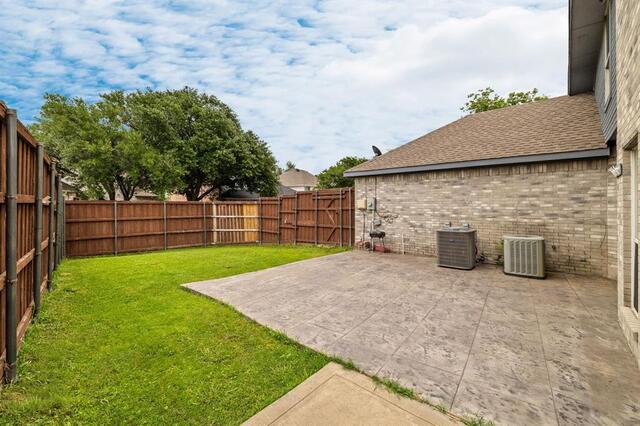 3152 Delaford, Drive Carrollton, TX photo 2