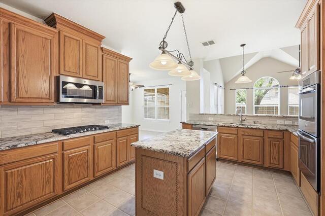 1401 Big Falls Drive, Flower Mound, TX photo 2