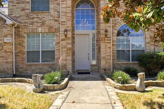 1915 Ledgemont, Court Allen, TX photo 2
