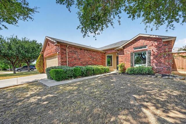 1305 Eagle Wing, Lane Denton, TX photo 2