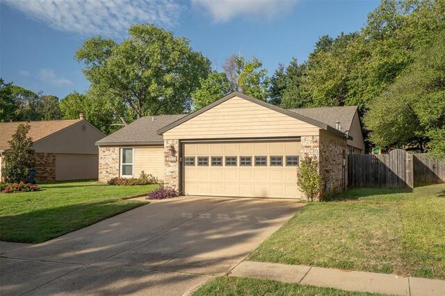 3911 White Oak Court, Flower Mound, TX photo 2