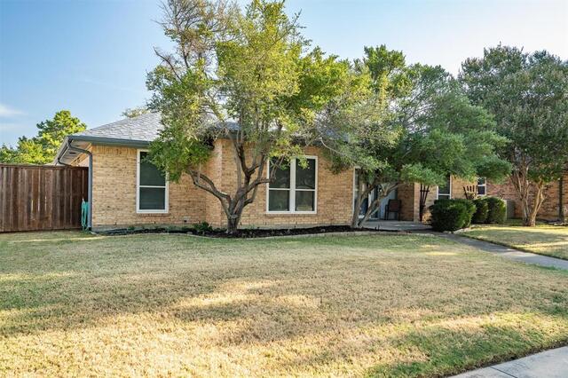 1304 River Oaks Drive, Flower Mound, TX photo 2