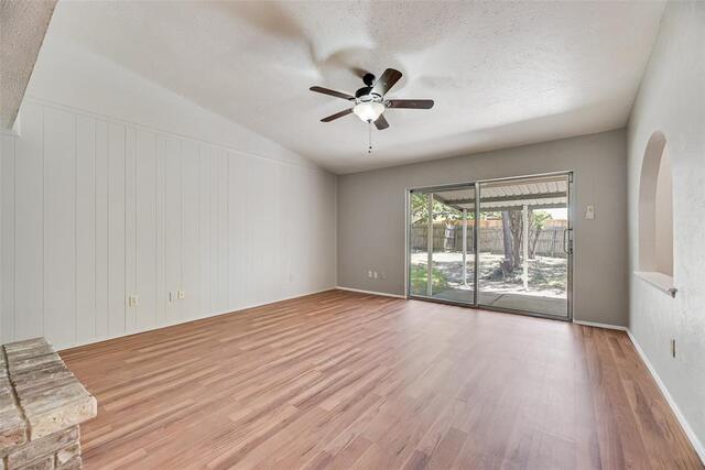 2002 Rose Hill, Road Carrollton, TX photo 3