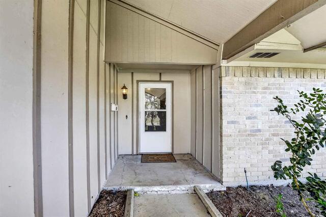 2010 Statler, Drive Carrollton, TX photo 3