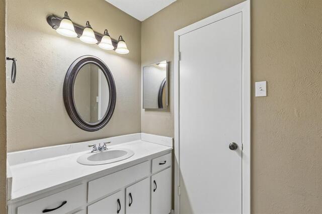 1806 Lakecrest, Court Carrollton, TX photo 27