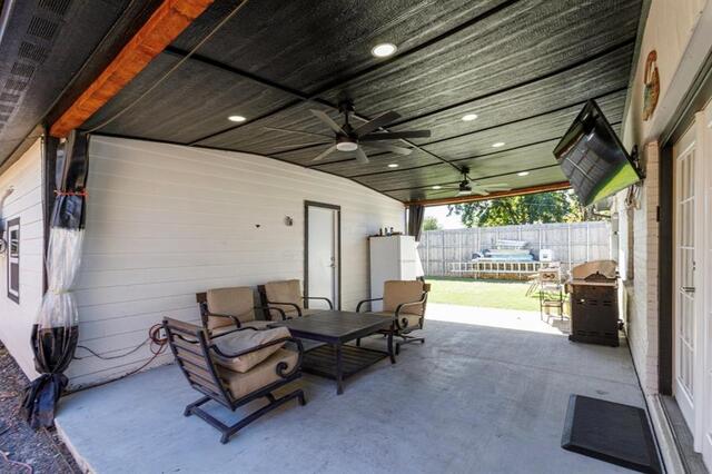 1528 Debbie, Drive Plano, TX photo 16