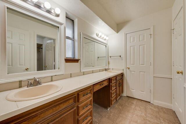 1616 Saxony, Place Carrollton, TX photo 18