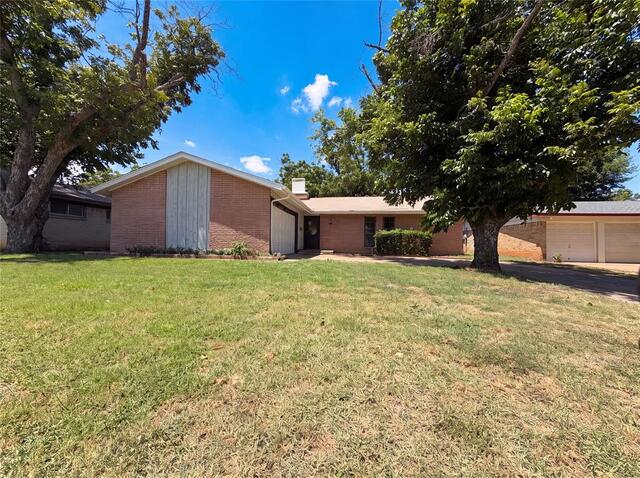 2111 Royal Oaks Drive, Irving, TX image