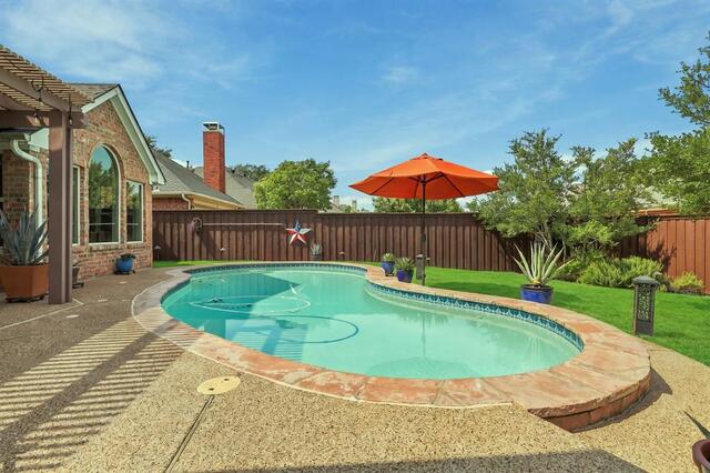942 Village, Parkway Coppell, TX photo 2