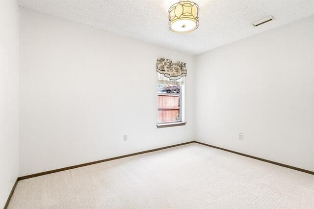 2019 Clubridge, Drive Carrollton, TX photo 3