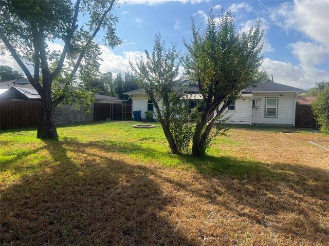 1021 E Russell, Avenue Carrollton, TX photo 24