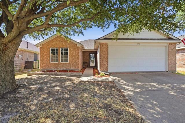 1930 Livingston Lane, Little Elm, TX photo 3