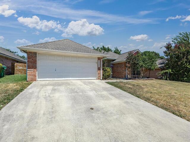 2532 John, Drive Denton, TX photo 4