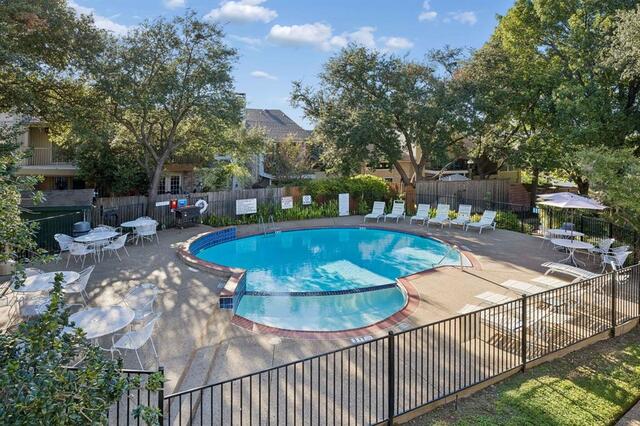 2958 Country Place, Circle Carrollton, TX photo 20