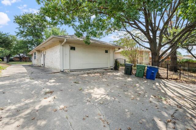 2702 Wagonwheel, Drive Carrollton, TX photo 22