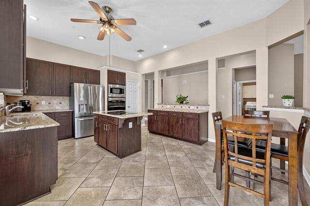 1804 Shadywood Lane, Flower Mound, TX photo 4