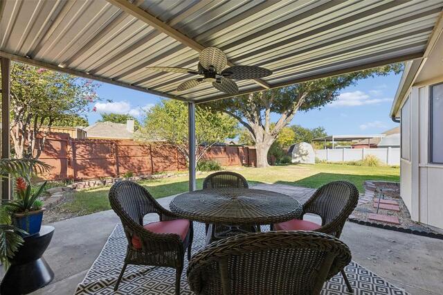 2051 Robin Hill, Lane Carrollton, TX photo 25