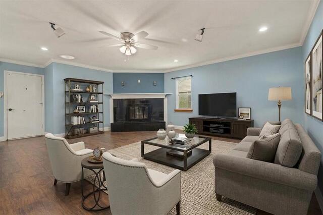 5517 Baker Drive, The Colony, TX photo 2