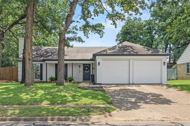 408 Thorn Wood Drive, Euless, TX image