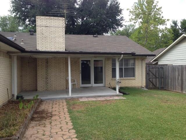 1608 Glenhill, Lane Lewisville, TX photo 8