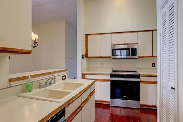 2109 Brook Mount, Court Carrollton, TX photo 9