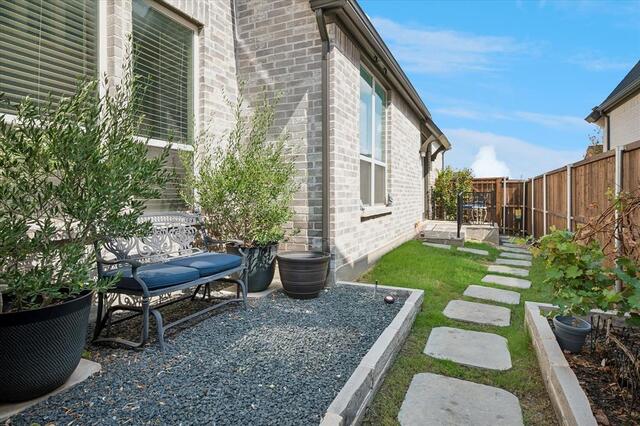 1737 Clem Castle, Drive Carrollton, TX photo 9