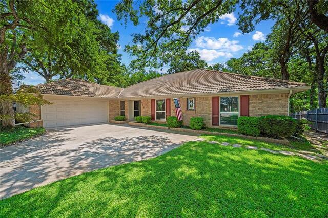 429 Rolling Hills Trail, Arlington, TX image