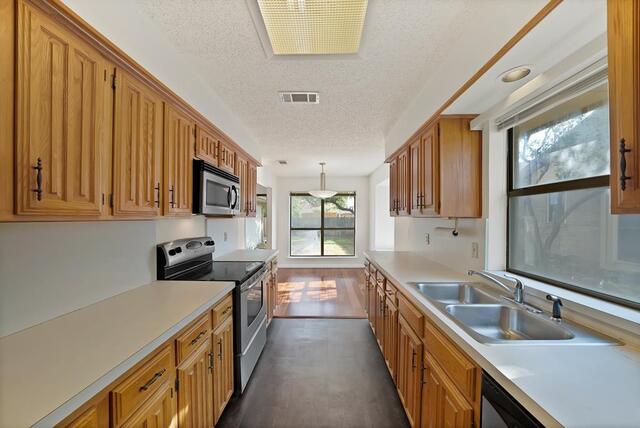 2611 Fallcreek, Drive Carrollton, TX photo 6
