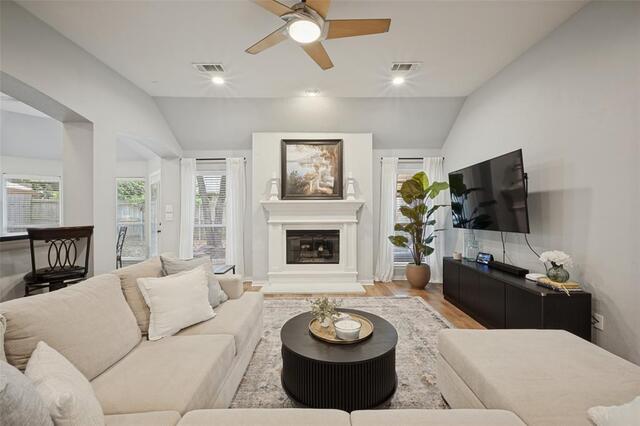 1308 Val Verde, Court Denton, TX photo 8