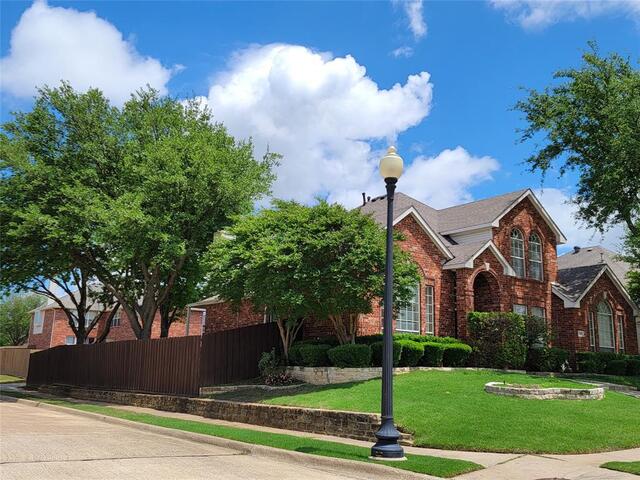 1464 Summerhill, Drive Carrollton, TX photo 2