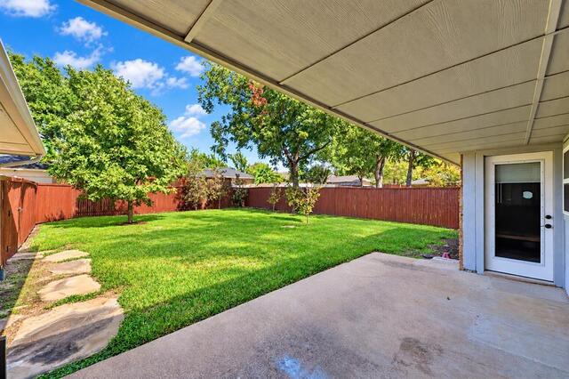 1919 Camden, Way Carrollton, TX photo 16